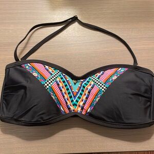 NEW Jessica Simpson bikini top size M. Adjustable strap. Built in cups.